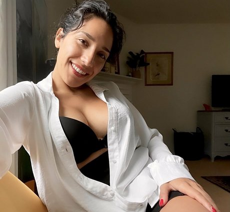 女性の筋肉オンリーファンズ セクシーヌード 写真