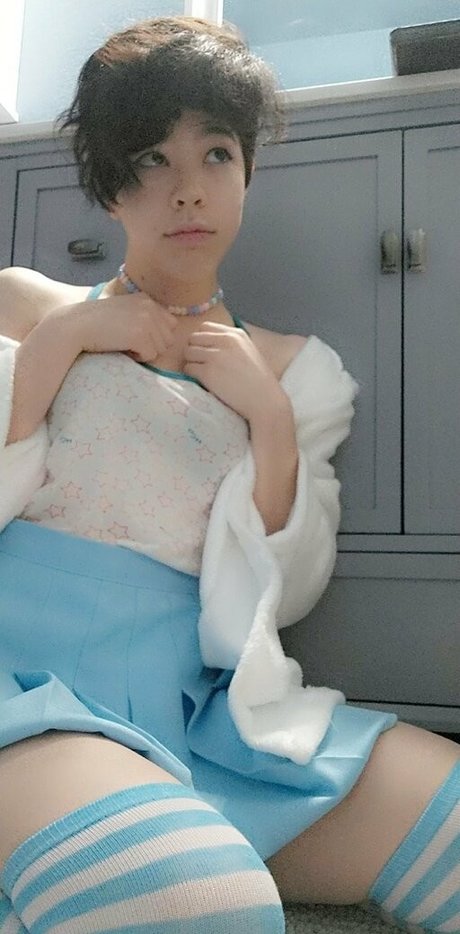 ポーグエボニーオンリーファンズ ヌード 画像