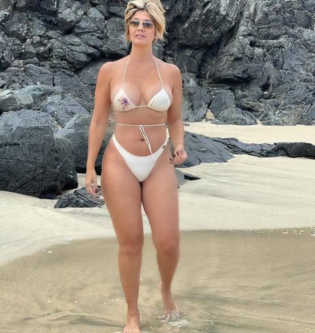 巨大な天然おっぱいオンリーファンズ ホットセックス ギャラリー