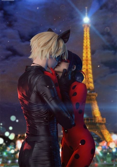 熟女の足オンリーファンズ ホットヌード 写真