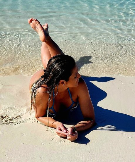 ビーチバニーOnlyFans セクシー裸 画像