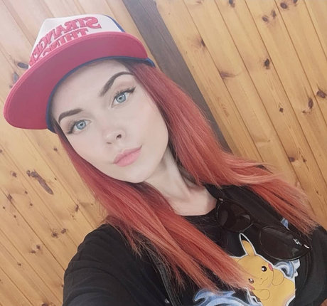 巨乳のオンリーファンズ セクシーヌード 画像