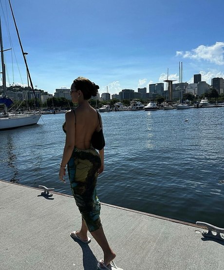 Rafa Kalimann 裸モデル 画像