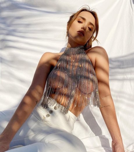 Rafa Kalimann ヌードのポルノスター ギャラリー