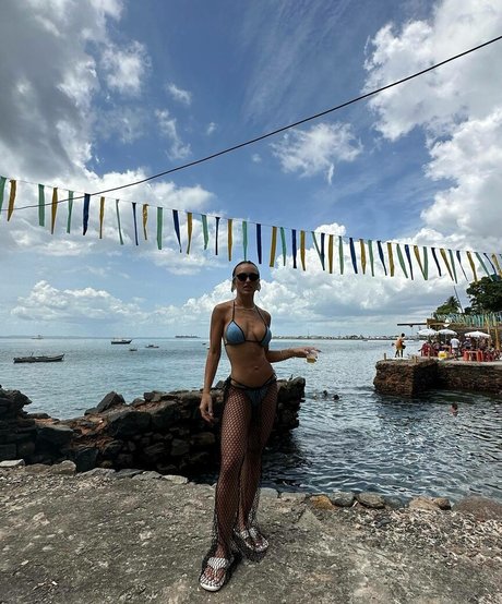 Rafa Kalimann 無料モデル 写真