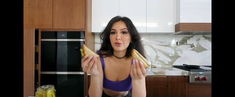Sssniperwolf ポルノスター 裸 画像