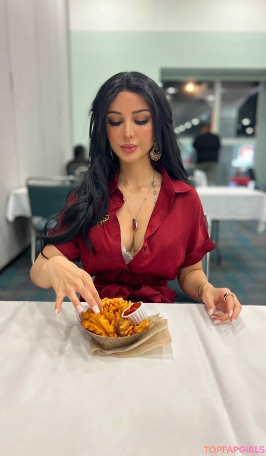 Sssniperwolf ポルノスター 無料 写真