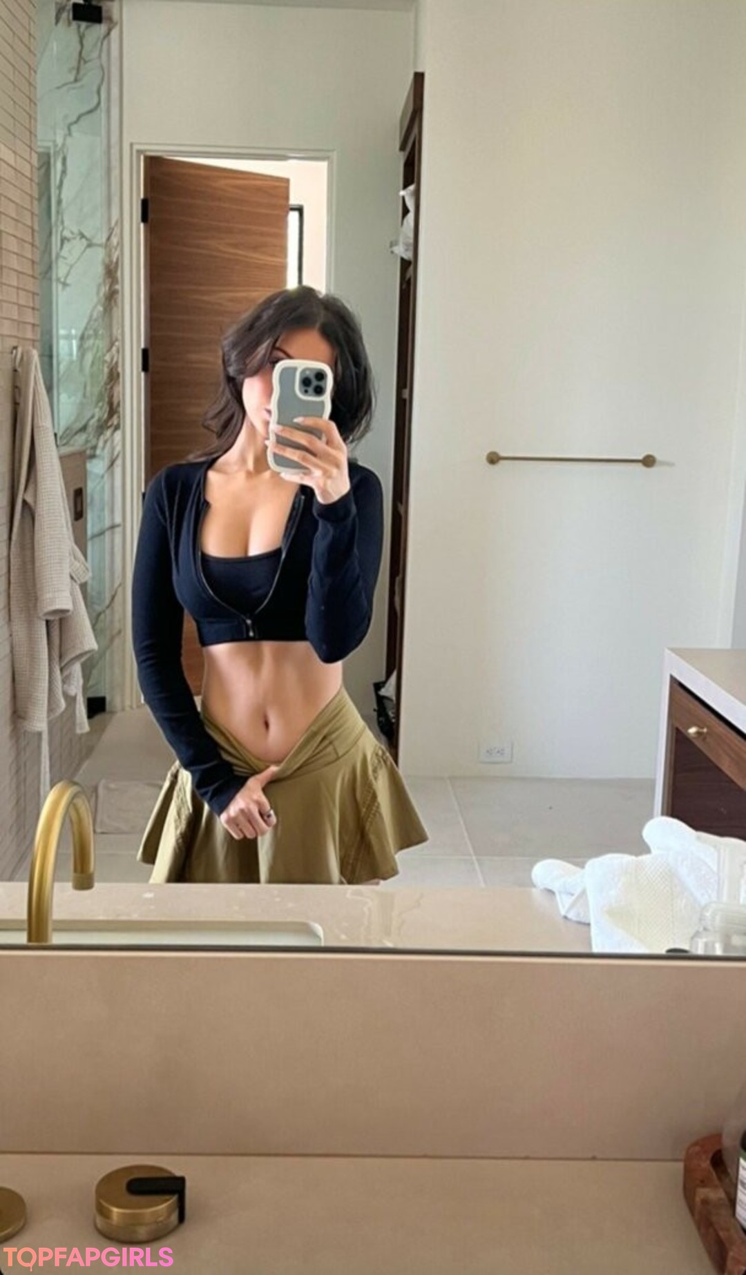 Sssniperwolf ヌードモデル 写真