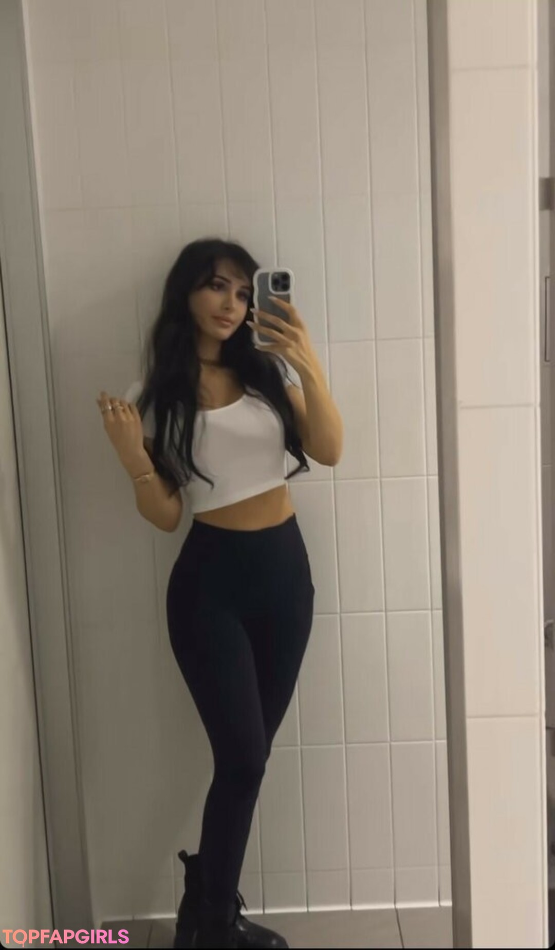 Sssniperwolf エロティックなモデル アーカイブ