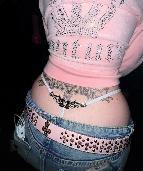 50歳以上のオンリーファンズ ポルノグラフィック 画像