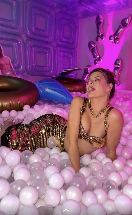 巨乳の熟女オンリーファンズ ポルノ 画像