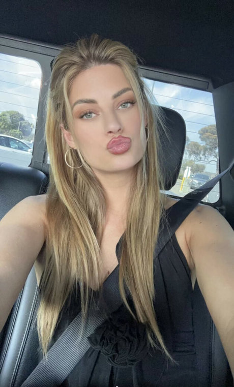 弁護士オンリーファンズ トップ 写真