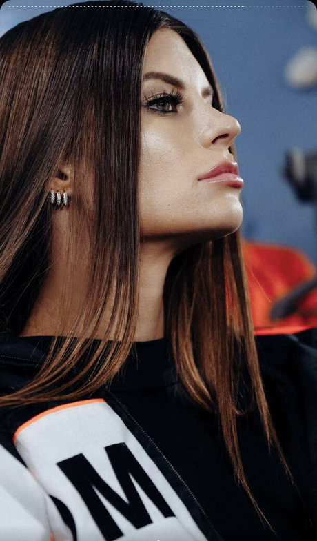 お金 オンリーファンズ エロチック 写真