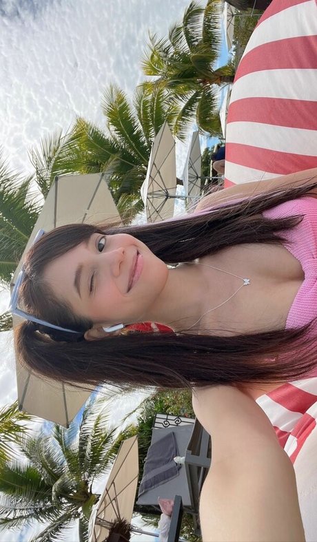 Eeeveenara エロティック女優 写真