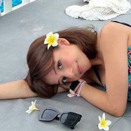 Eeeveenara エロティックなポルノスター 写真