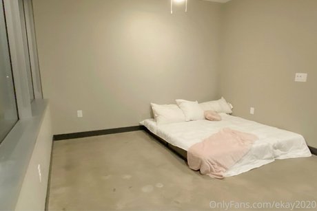 Hotwife ellie ヌード女優 写真