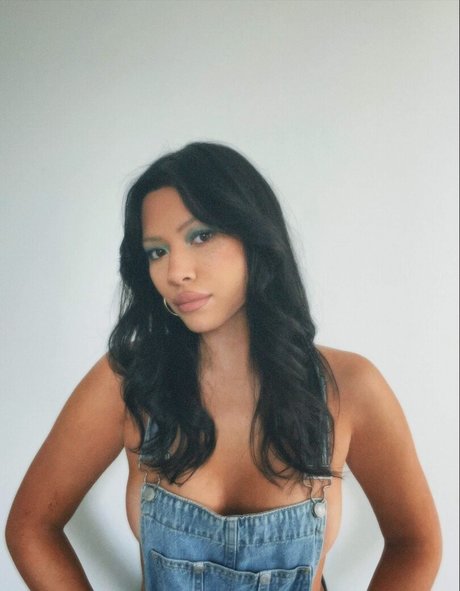 ブルネットのPOV OnlyFans 美しい裸 写真