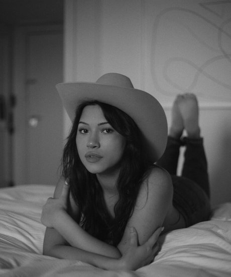 スキニーモデルOnlyFans アダルト 画像