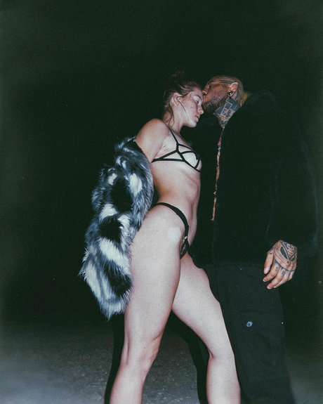 アジアン・エボニー・オンリーファンズ 可愛い 写真