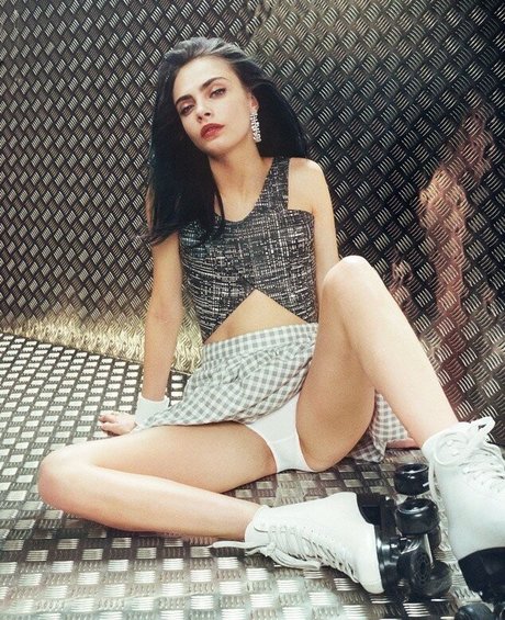 コロンビアのティーンオンリーファンズ ヌード 写真