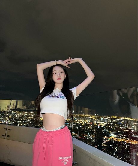 かわいいティーンのオンリーファンズ ホットヌード 写真