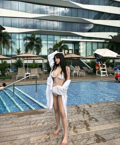 アジア人のティーンの足 オンリーファンズ 美しい裸 ギャラリー