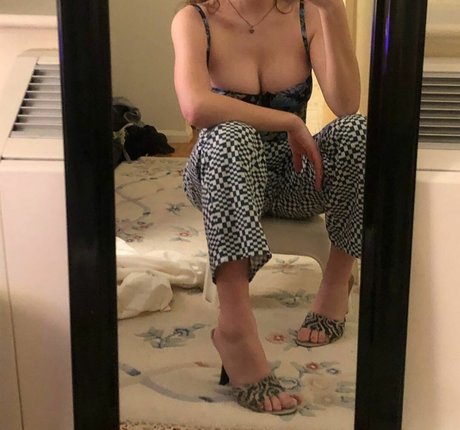 若い黒人女性オンリーファンズ アートヌード 写真