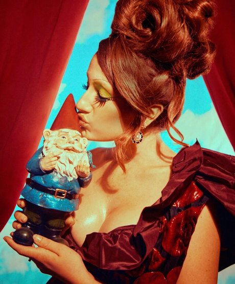 Rachel Anne Sennott ヌードモデル 写真