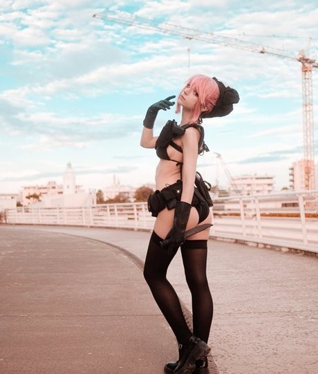 金髪クーガーオンリーファンズ ヌード 写真