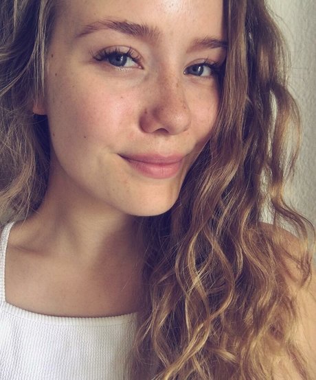 角質の女の子OnlyFans ホット 写真