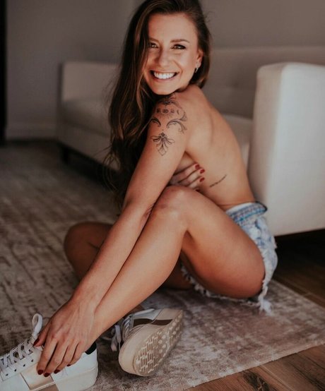 Paola Carrijo 完璧なスター 画像