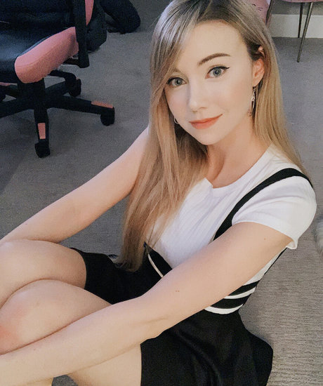 厚い黒檀オンリーファンズ セクシーヌード 写真