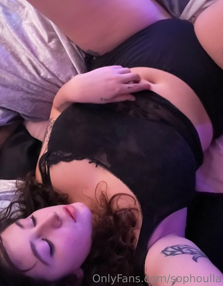 巨乳で曲線美のOnlyFans エロチック ギャラリー