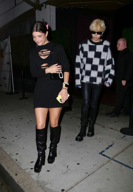 ニューハーフ巨乳OnlyFans 無料セクシー ギャラリー