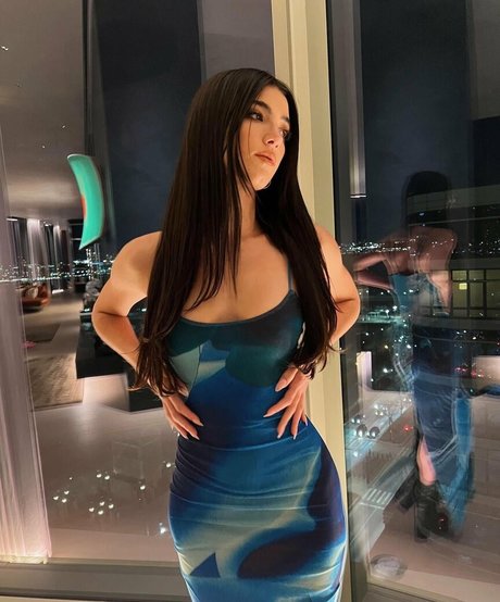 大学生のオンリーファンズ ポルノ 写真