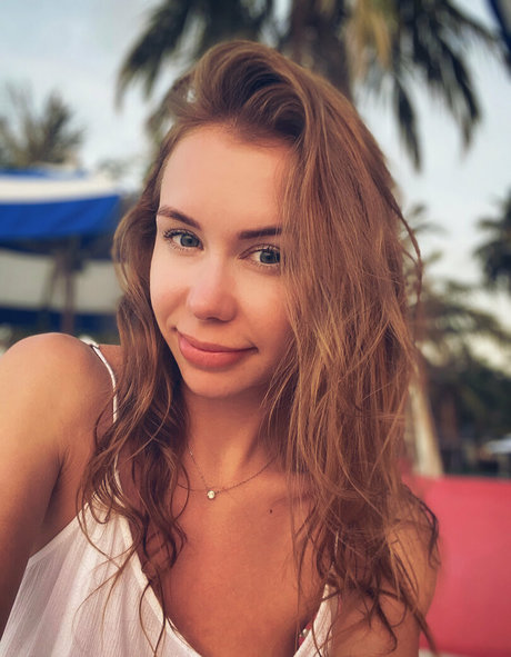 年配の熟女オンリーファンズ ポルノグラフィック 画像