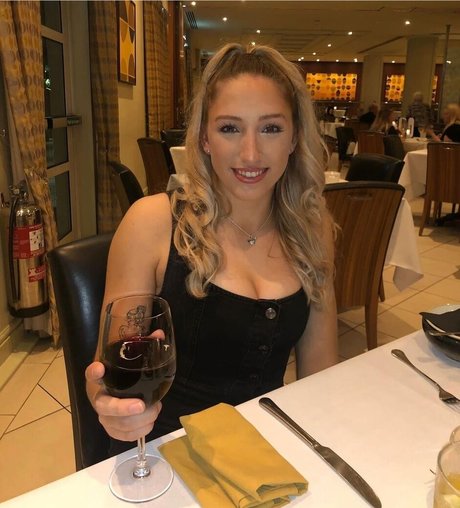 Caitlin Beevers ホットなスター 画像