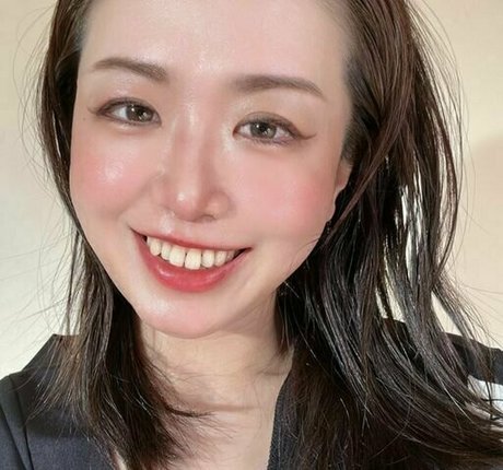 アジアの無料オンリーファンズ セクシー裸 写真