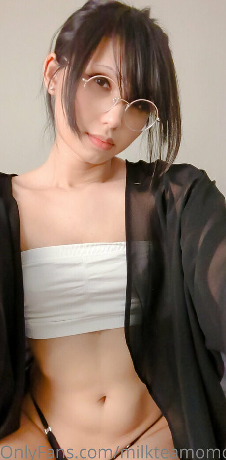 milkteamomoko アダルトスター 写真