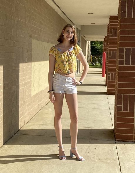 ダーティトークオンリーファンズ セクシーヌード 画像