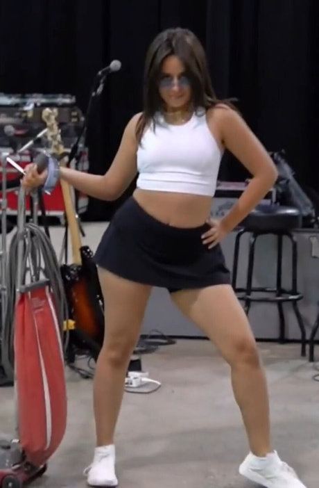 ティーンシーメールオンリーファンズ セクシー裸 写真