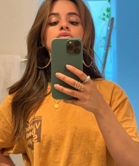 Camila Cabello アートポルノスター アーカイブ