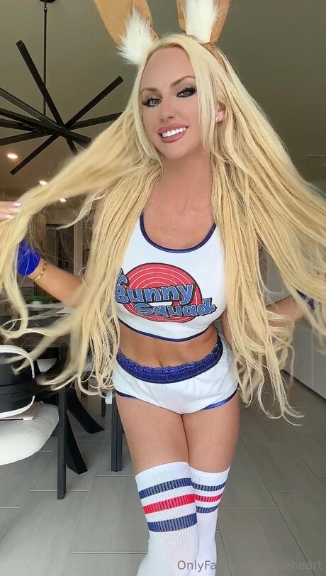 かわいいシーメールオンリーファンズ 美しいヌード 画像