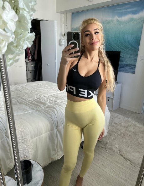 Roxannesimz スター 裸 写真