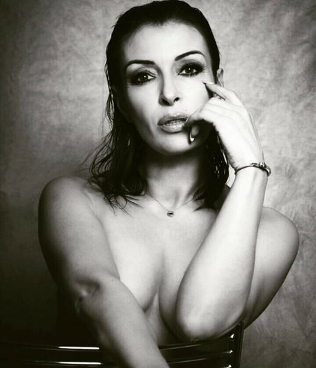 Sheilagrembiule ヌードモデル ギャラリー