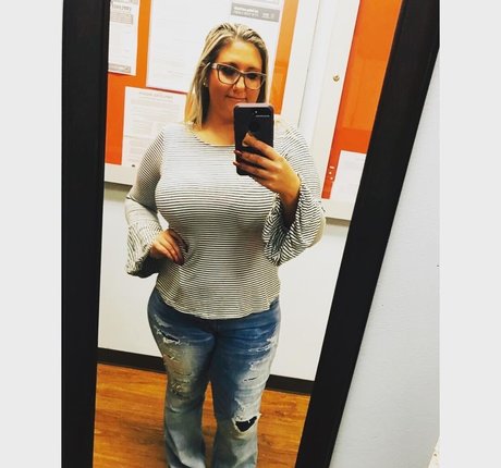 曲線美のラテン系オンリーファンズ ベスト 写真