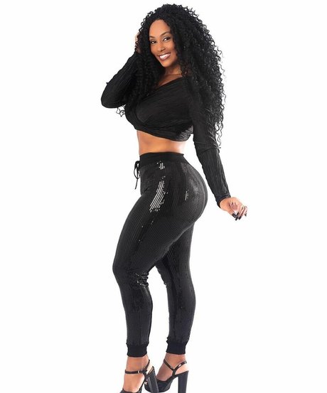 Rosiane Pinheiro xxxモデル 写真