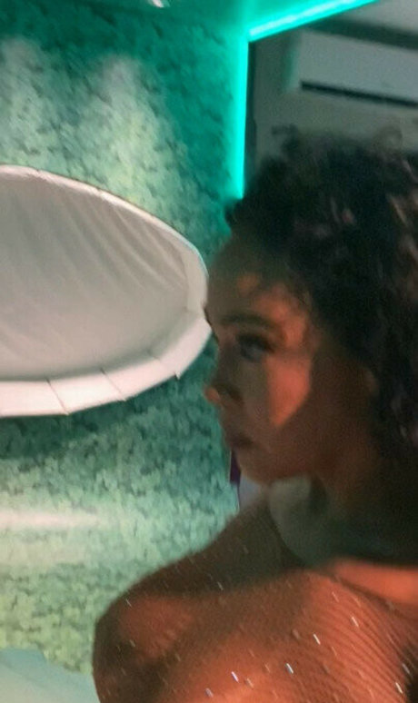 逆騎乗位 オンリーファンズ ホット裸 画像