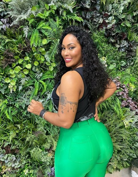 大きな黒い猫OnlyFans ホットxxx 画像