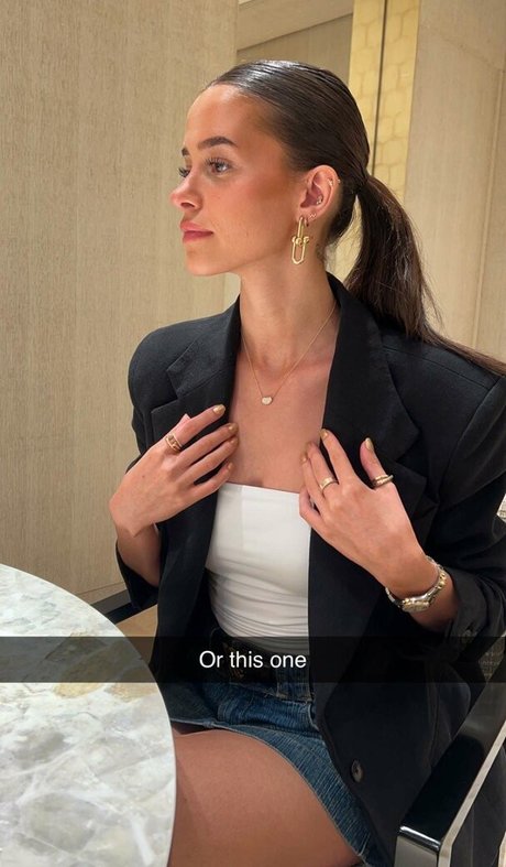 Lea Elui 裸のスター 画像